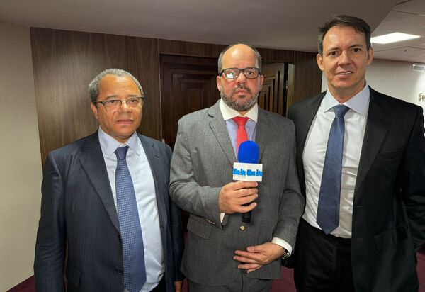 Professor Silva Neto e Ricardo Buzelin discutem Tribunal do Júri em Palestra na OAB-RJ