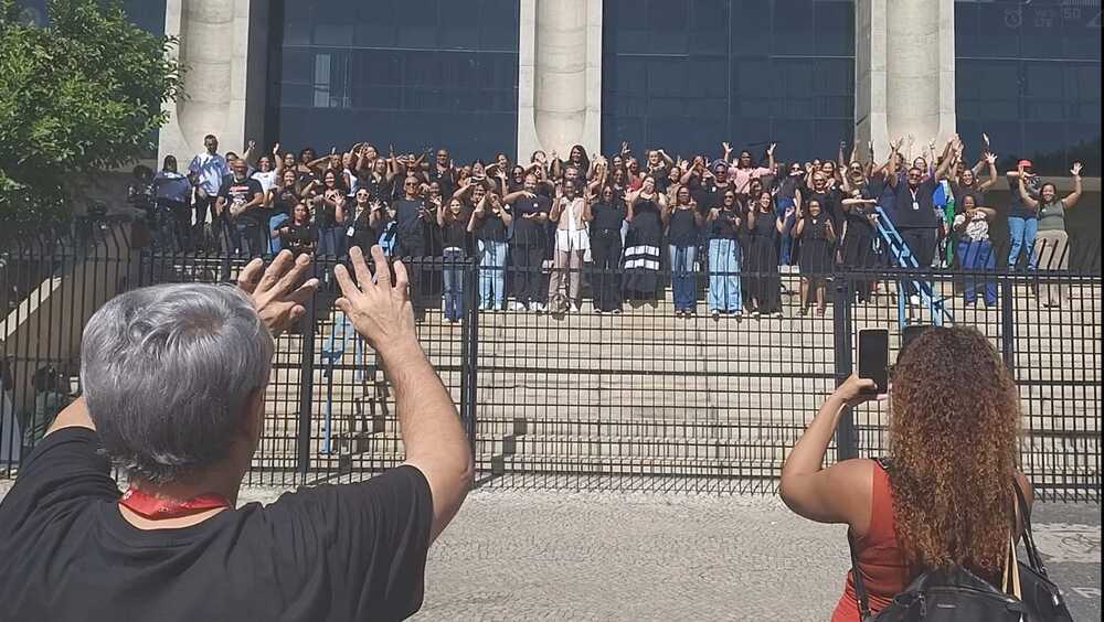 Prefeitura do Rio forma 170 pessoas segunda turma do curso de Libras