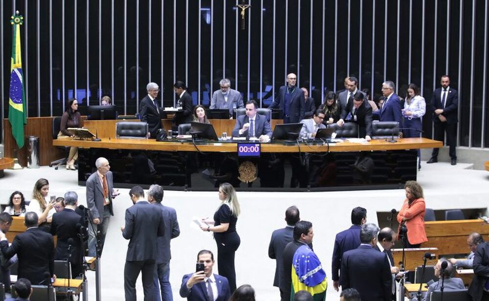 Congresso rejeita veto de Lula e proíbe 'saidinhas' de presos do regime semiaberto para visitar suas famílias