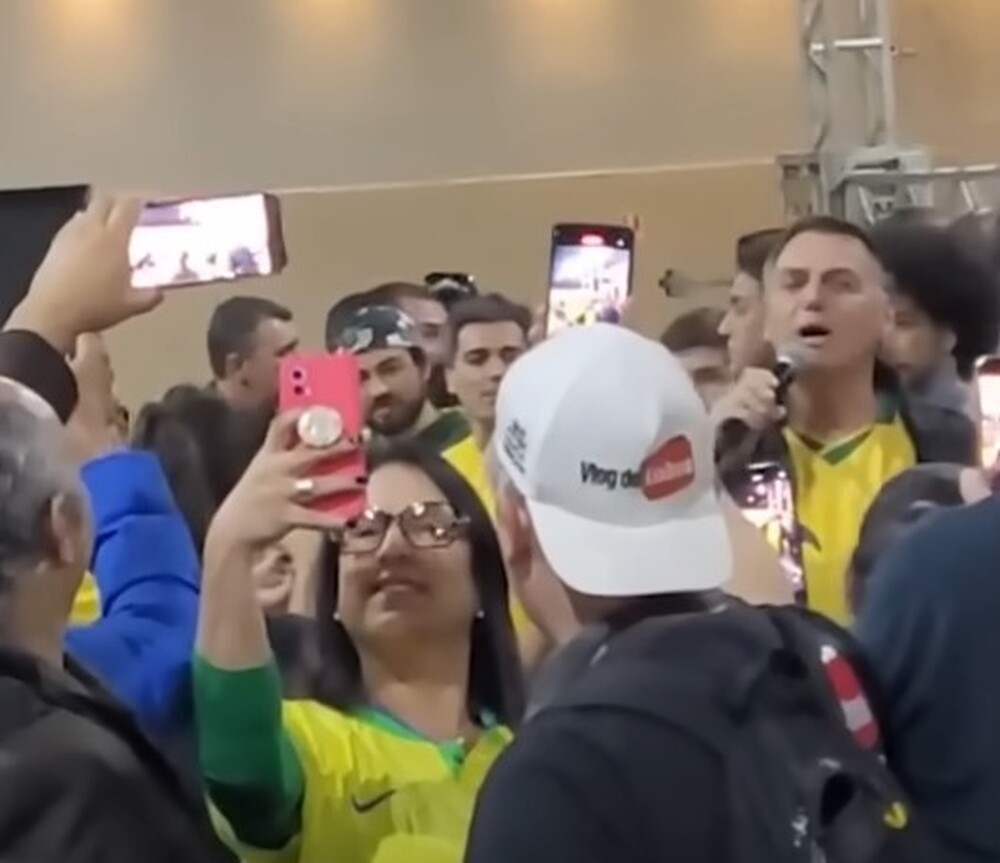 Bolsonaro vaiado por bolsonaristas em Guarulhos