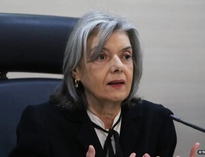 Cármen Lucia toma posse na presidência do TSE