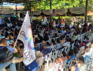 Miguel Ribeiro lança pré-candidatura a vereador sob aplausos de centenas de iguaçuanos