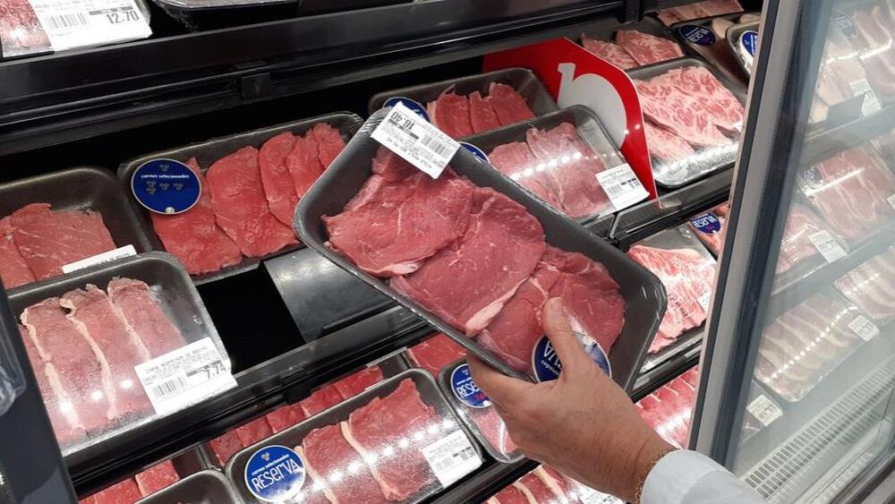 Recuperação econômica impulsiona consumo de produtos de maior valor entre brasileiros de baixa renda