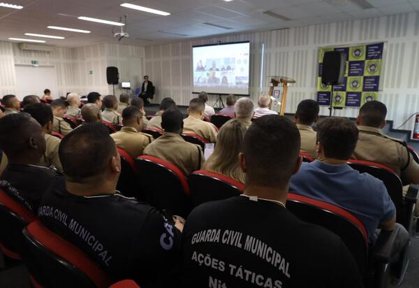 Guardas municipais de Niterói recebem treinamento pioneiro sobre abordagens a pessoas vulneráveis