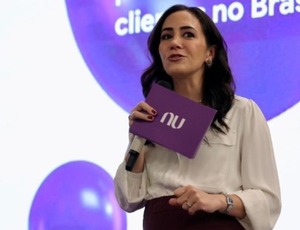 Cofundadora do Nubank deixa conselho de site mantido por Brasil Paralelo 