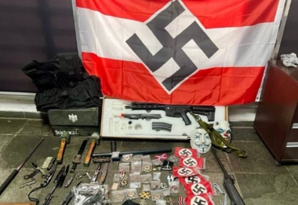 Jovem é Preso em São Paulo com Mais de 100 Itens Nazistas 