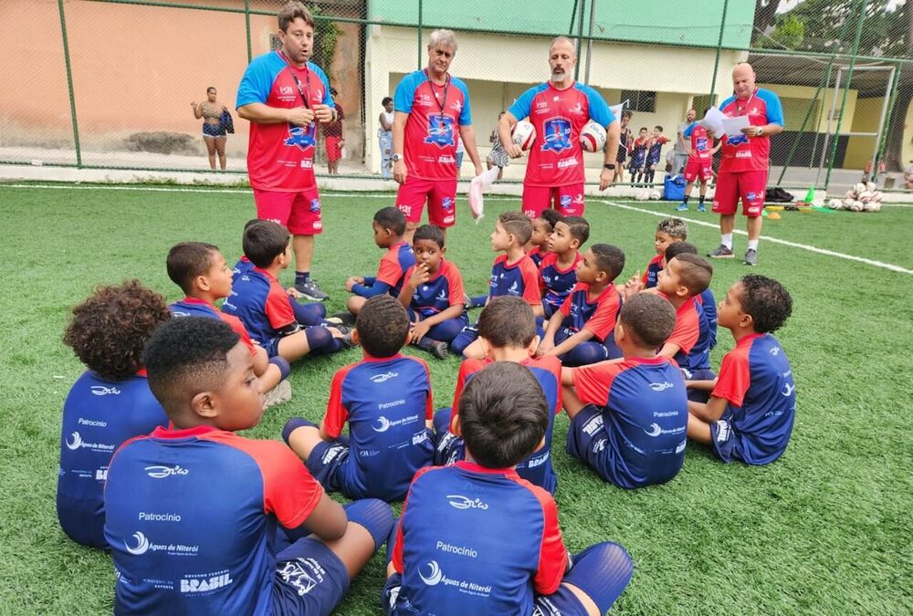 Escolinha de futebol do Zico chega a Niterói