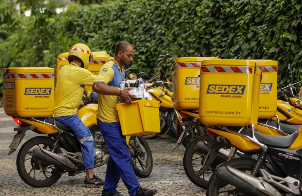 Correios anunciam PDV e concurso para contratar 3,2 mil carteiros