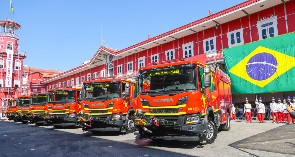 Corpo de Bombeiros completa 168 anos e recebe 40 novos caminhões de combate a incêndios