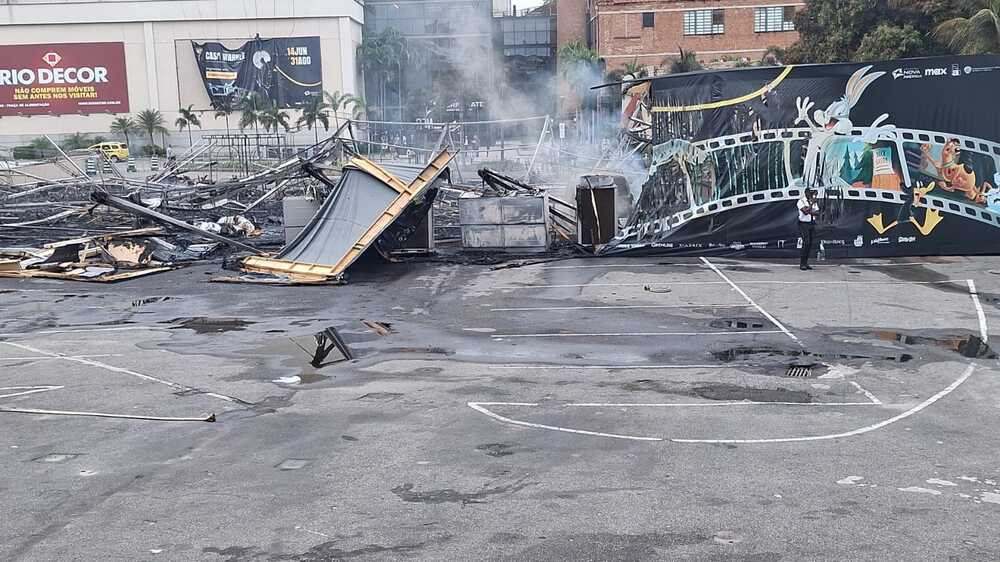 Incêndio destrói exposição da Warner Bros no Shopping Nova América