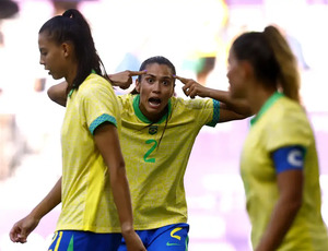 Futebol feminino perde para a Espanha, mas avança para as oitavas