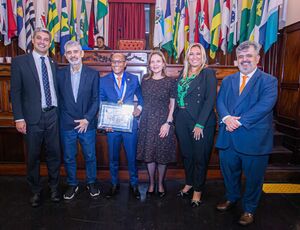 Márcio Aleluia é homenageado com a Medalha José Clemente Pereira e dedica conquista às comunidades de Niterói