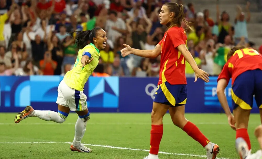 Brasil derrota Espanha e garante lugar na final do futebol feminino