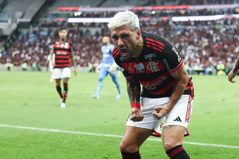 Flamengo cede empate ao Palmeiras no fim e desperdiça chance de assumir a liderança do Brasileiro