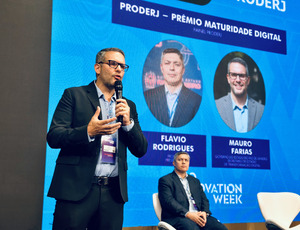 Secretaria de Transformação Digital e PRODERJ entregam Prêmio Maturidade Digital no Rio Innovation Week