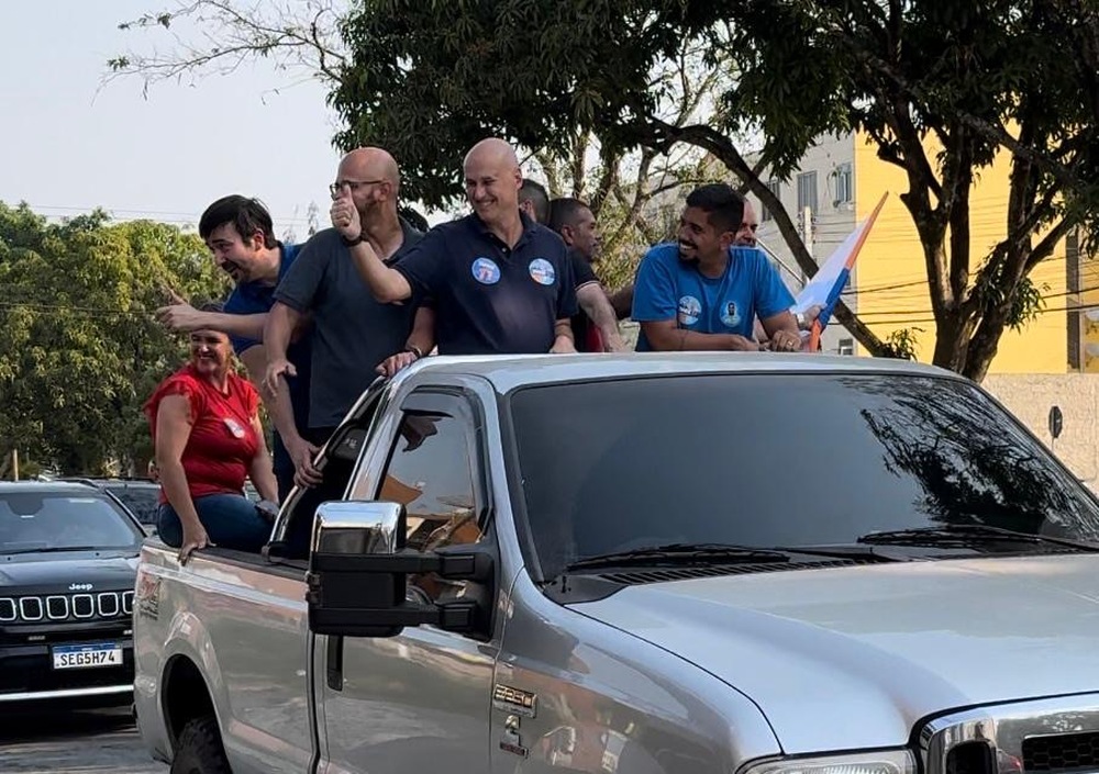 Candidato a prefeito de Resende, Tande Vieira, participou de caminhadas com a população neste sábado (24)