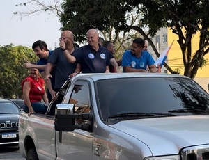 Candidato a prefeito de Resende, Tande Vieira, participou de caminhadas com a população neste sábado (24)