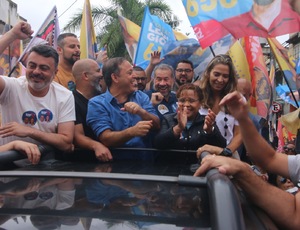 Rodrigo Neves faz caminhada no Fonseca e no Campo São Bento