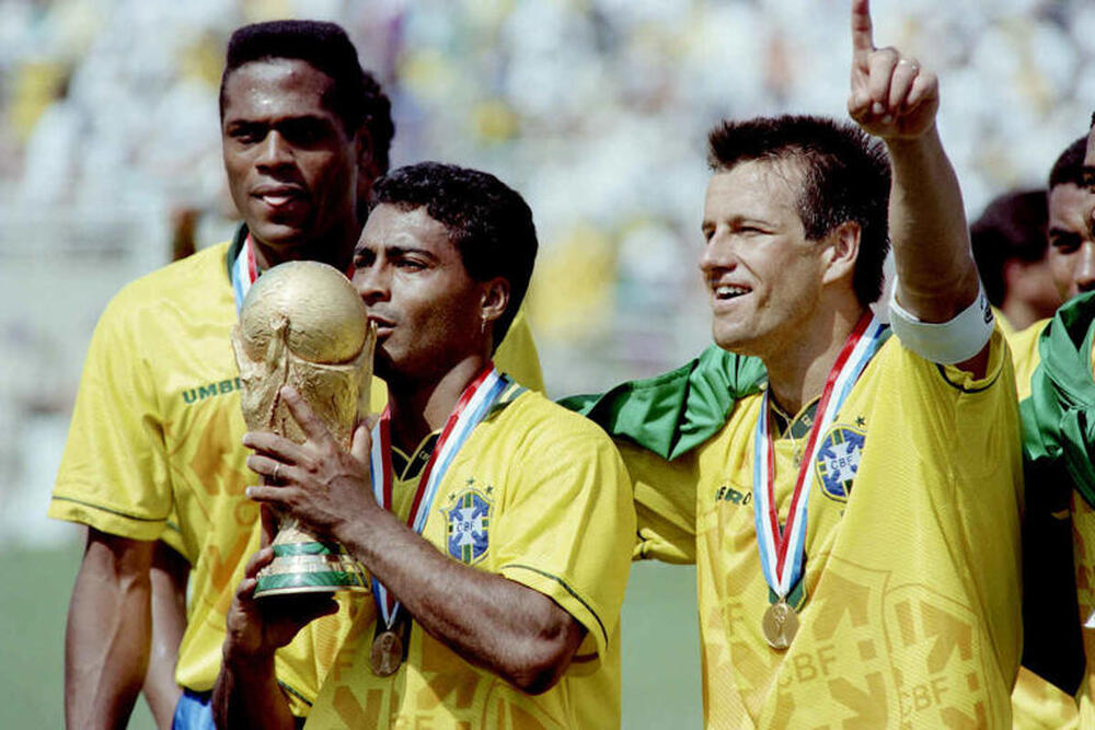 Romário pede desbloqueio de contas por dívidas com Dunga