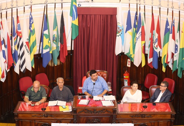 Bruno Lessa participa de sabatina com servidores municipais em Niterói