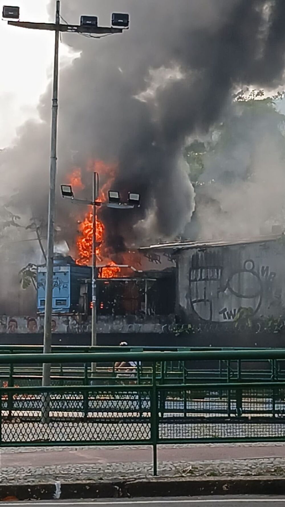 Antigo ‘Canecão’, em Botafogo, é atingido por incêndio