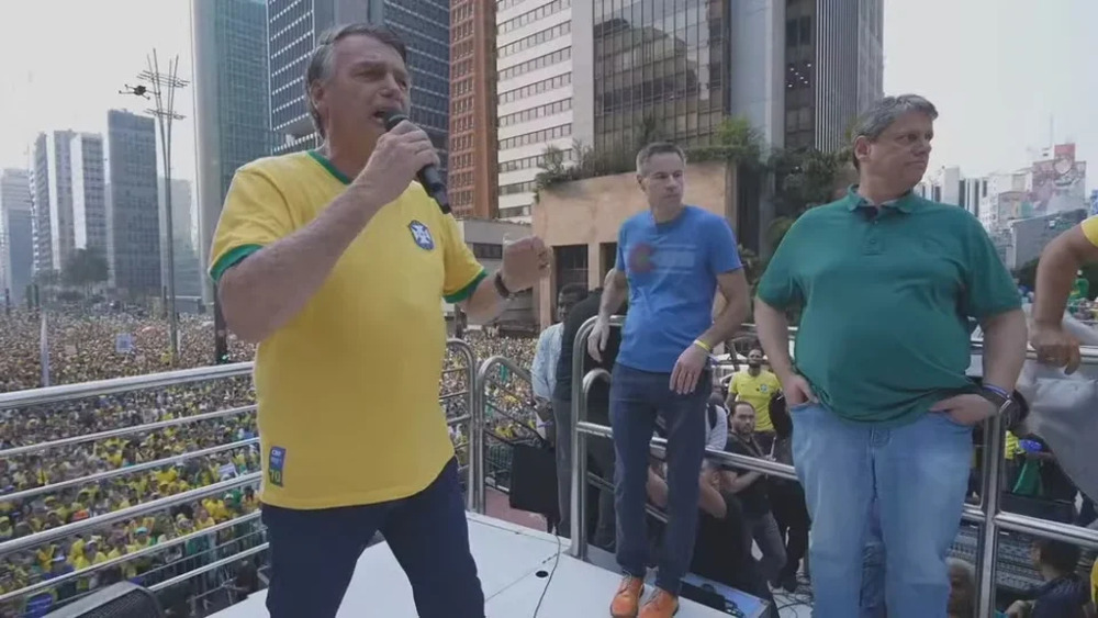 Bolsonaro pede ao Senado que coloque ‘freio’ em Alexandre de Moraes