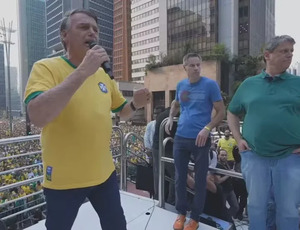 Bolsonaro pede ao Senado que coloque ‘freio’ em Alexandre de Moraes