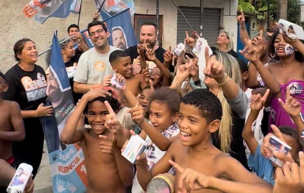 Queiroz visita Expo Cristã e prestigia show da Banda Animal