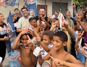 Queiroz visita Expo Cristã e prestigia show da Banda Animal