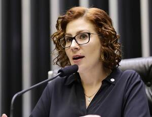 MPE defende cassação de Carla Zambelli por desinformação nas eleições de 2022