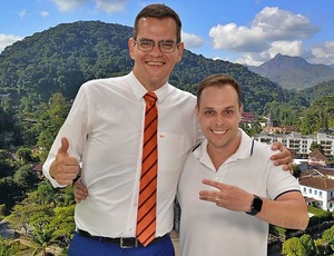 Ex-vice presidente do Botafogo e colaborador partidário de Bolsonaro, Doutor Santoro disputa a prefeitura de Petrópolis ao lado de trineto do engenheiro Koeler que projetou a cidade