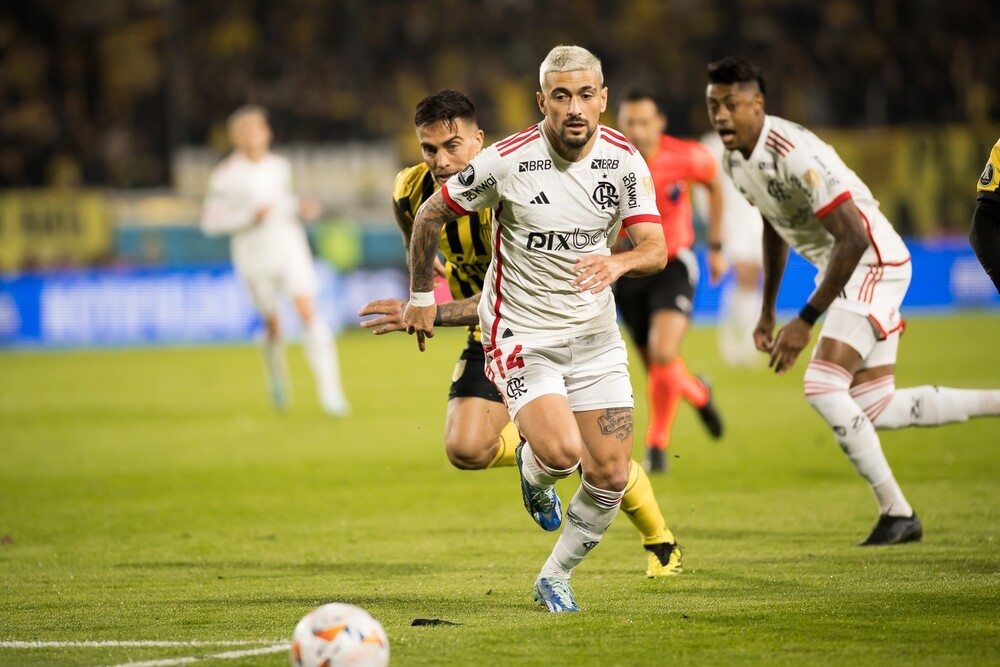 Peñarol segura o Flamengo no Uruguai e acaba com o sonho do tetra da Libertadores