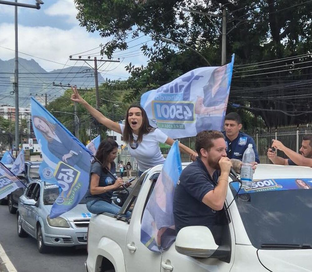 Talita Galhardo reúne multidão na sua motociata no sábado (28) e na carreata neste domingo (29) percorrendo Jacarepaguá, Recreio dos Bandeirantes a orla da Praia da Barra.