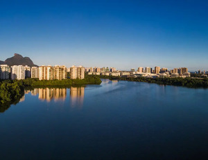 Prefeitura do Rio lança edital ambicioso de barcas na Barra sem combinar com a Iguá e especialistas questionam viabilidade sem despoluição