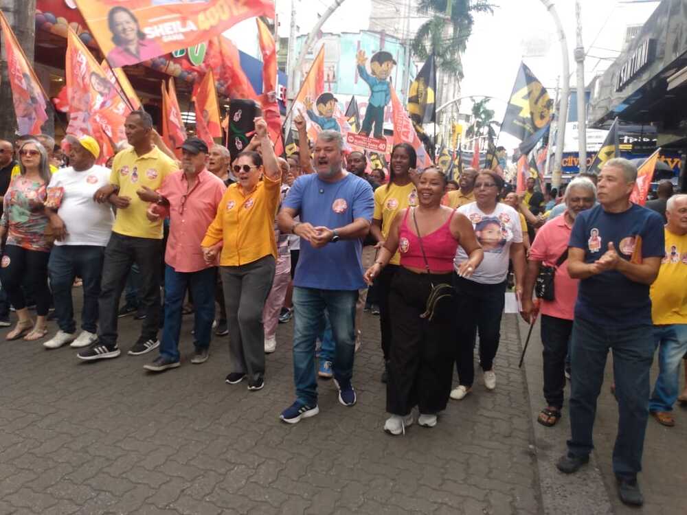 O candidato a prefeito Aluísio Gama anuncia o FIES Municipal, pelo qual os alunos não precisam devolver o dinheiro depois de formado e sai da faculdade com emprego garantido.