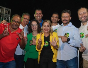 Candidata a prefeita Daniela de Livia realiza comício histórico no distrito de São Vicente em Araruama