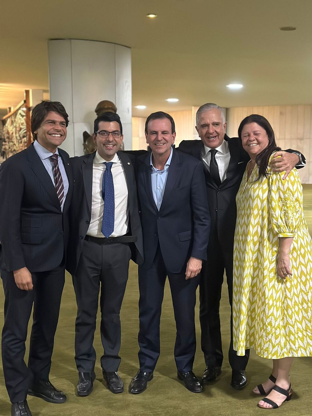 Eduardo Paes e Marcelo Queiroz selam a paz em Brasília