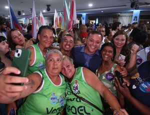 Rodrigo Neves recebe apoio de lideranças comunitárias de Niterói