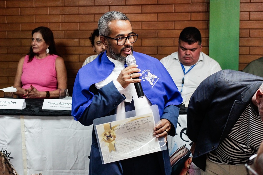 Cicero Alves é Diplomado como 'Ad Immortalitatem' na Academia Brasileira de Letras do Cárcere no Rio de Janeiro