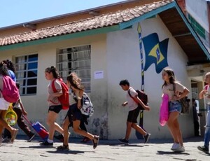 Escolas cívico-militares de SC gastam mais e pioram indicadores, mostra estudo