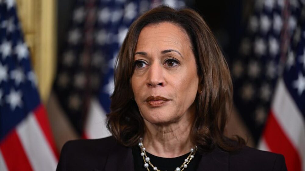 Kamala recebe o apoio em editorial do The Guardian por Trump ser risco à democracia