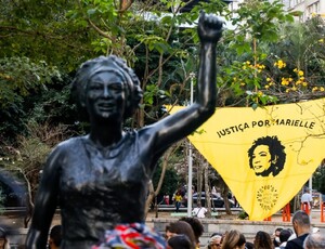 Protesto pede justiça por Marielle e Anderson antes de julgamento