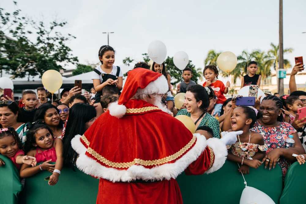 Caxias Shopping dá início à temporada de Natal com a chegada do Papai Noel e decoração temática “Festival na Neve”