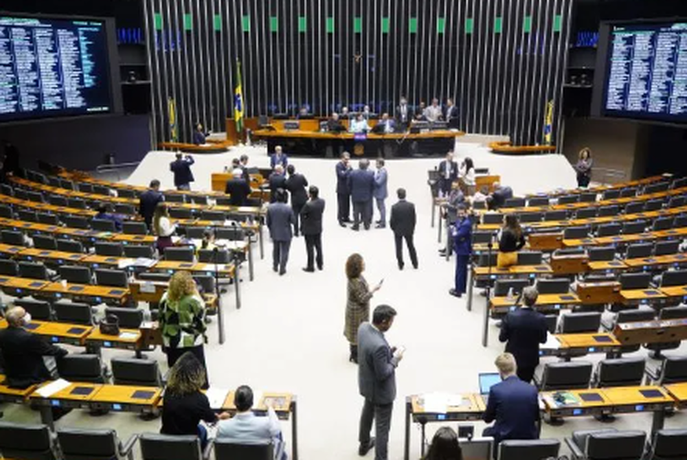 Câmara do Deputados aprova novas regras para uso de emendas parlamentares e texto agora segue para o Senado