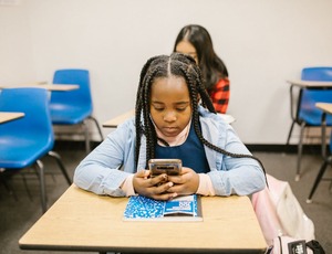 Proibição do uso de celular em escolas. Por que é importante?