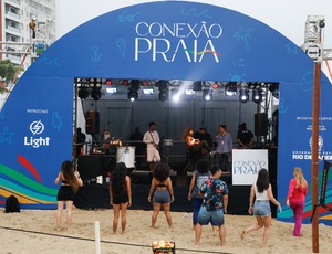 Aulão de dança sacode o público nas areias de Ipanema