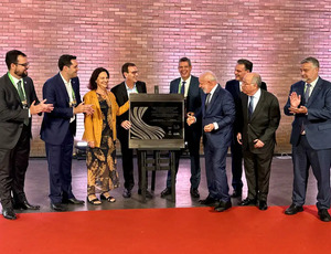 Lula inaugura com prefeito Eduardo Paes placa de revitalização do MAM