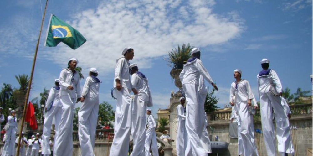 A Grande Companhia Brasileira de Mystérios e Novidades celebra o Mês da Consciência Negra com a ópera popular 'Chegança do Almirante Negro na Pequena África', que encena a importante história de um herói brasileiro