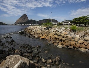 Águas do Rio prometeu banho de loja no saneamento básico, mas alega R$ 5,9 bilhões de prejuízos para deixar o carioca na merda