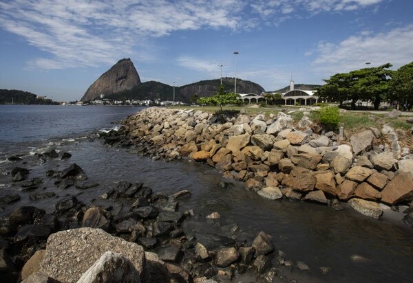 Águas do Rio prometeu banho de loja no saneamento básico, mas alega R$ 5,9 bilhões de prejuízos para deixar o carioca na merda